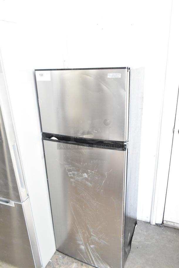 Vissani MDFF7SS Reach In Cooler with Freezer, 115 Volts, 1 Phase. Brand new, visible scratches and dents.