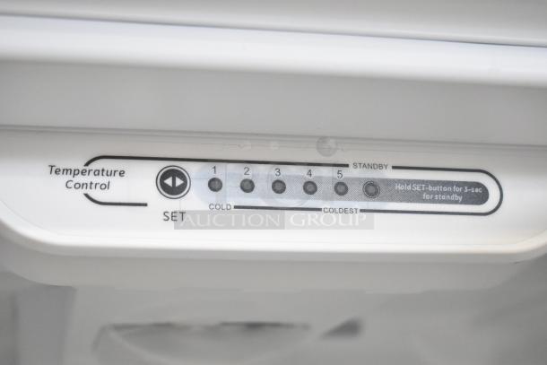 Temperature control panel of Vissani MDTF18WHR Reach In Cooler with settings 1-5, coldest to cold, and standby option.