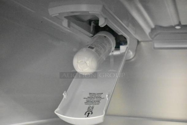 2025 LG LF30S8210S/01 cooler filter installation section, showcasing a "Push & Twist" label.