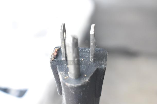 Close-up of a Vevor HT-821 electric griddle plug. Shows minor wear, suitable for 115V, 1 Phase connection.