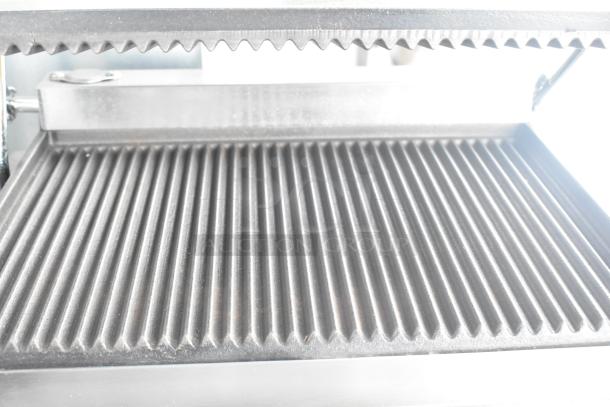 2021 Avantco 177P78 countertop panini press, ribbed plates, electric, 120V, gently used, ideal for commercial use.