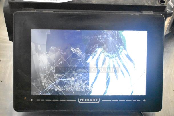 Hobart HTi-7LH26 commercial scale with cracked screen, missing power cord. Tested and working. 120/208-240V, 1 phase.