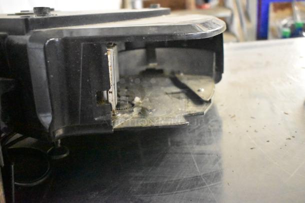 Hobart Commercial Countertop Scale, missing power cord, screen damage visible. Tested and working, 120/208-240V, 1 phase.