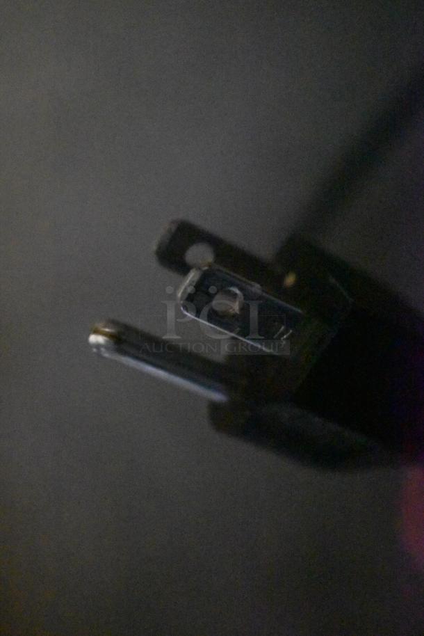 Close-up of a power plug for the 2018 Hobart HTi-7LH26 commercial countertop scale, tested and working.