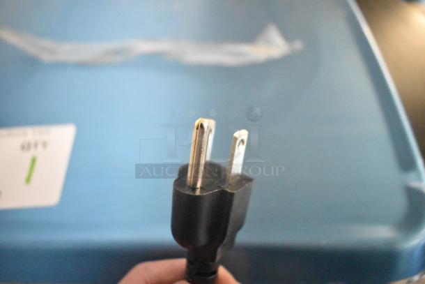 Hobart commercial countertop scale plug close-up, working and tested, 120/208-240 volts, 1 phase.