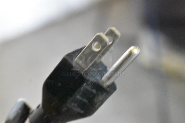 Close-up of three-prong plug for 2024 Hobart HTi-7LH4W scale. Tested, does not power on. For commercial use, requires repair.