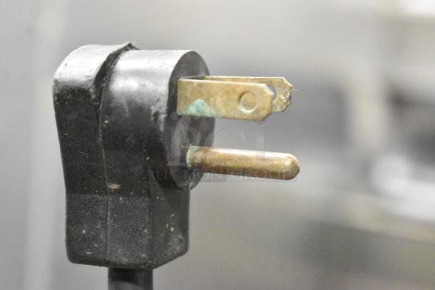 Beverage Air SPE48-18M prep table plug showing three-prong connection, suitable for 115 volts, 1 phase power.