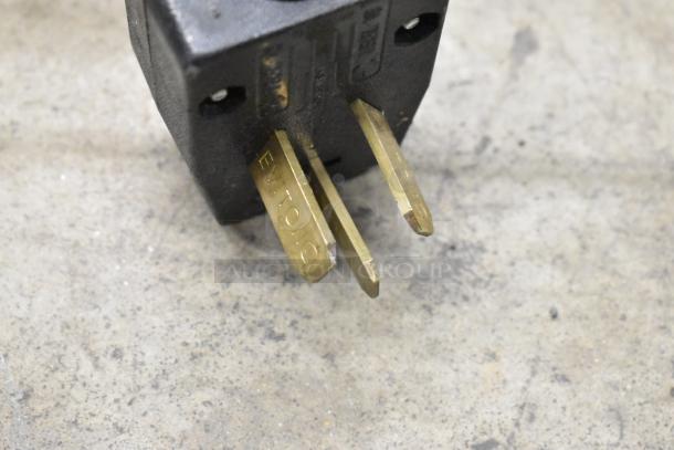 Close-up of the plug for the 2019 Electrolux HSPP3BPRS commercial panini press, 208 volts, 1 phase.