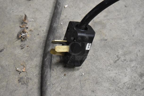 2019 Electrolux HSPP3BPRS Panini Press plug, 208V, showing Leviton brand on prong, suitable for commercial use.