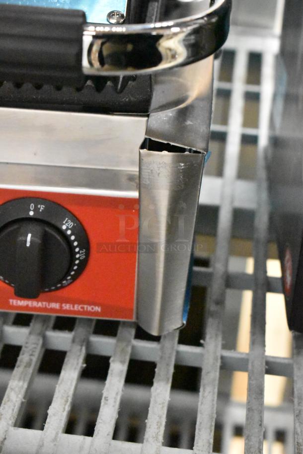 Avantco 177PG400 Commercial Panini Grill, grooved plates, 19 5/8" x 9 1/8" surface, scratch and dent, temperature dial shown.