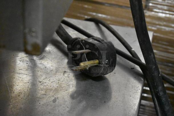 Lincoln Impinger 1302 pizza oven plug. Three-prong design on metal surface. Suitable for 240 volts, 1 phase.