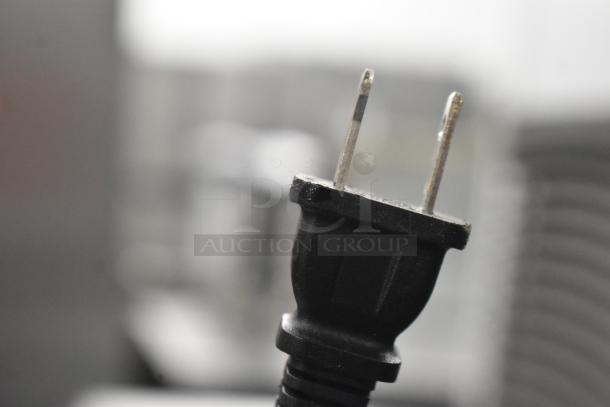 Galaxy 177GICP18 induction range plug, 120 volts, single-phase, for countertop use. Plug features standard prongs.