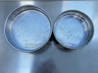 Set of 16 heavy-duty aluminum pizza pans by Commercial Pizza Equipment, model PIZ-S-PAN-0670, in top-tier condition.