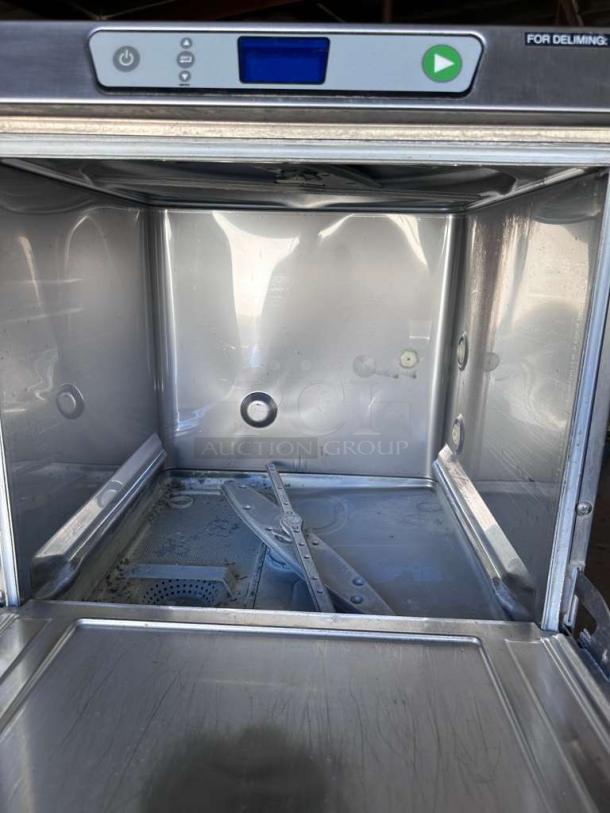Hobart LXeH-2 commercial undercounter dishwasher, prime condition, hot water sanitizing, tested operational, 120/208-240V.