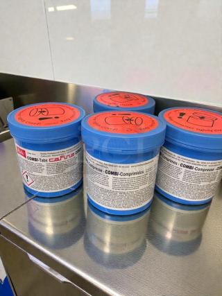 Set of 4 Melitta COMBI-Tabs coffee machine cleaning tablets, blue containers with red lids, for Melitta & Cafina systems.