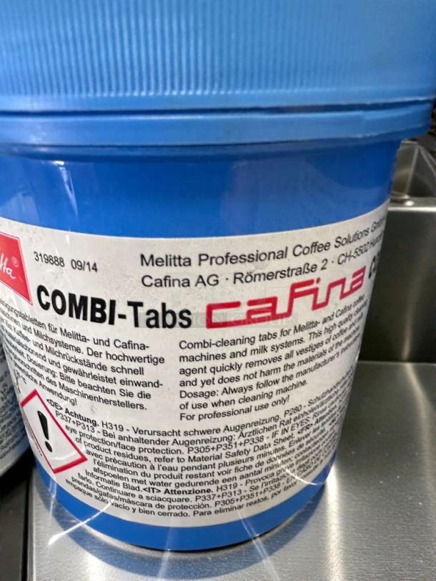 Set of Melitta COMBI-Tabs for professional coffee machine cleaning; labeled for Melitta & Cafina systems.