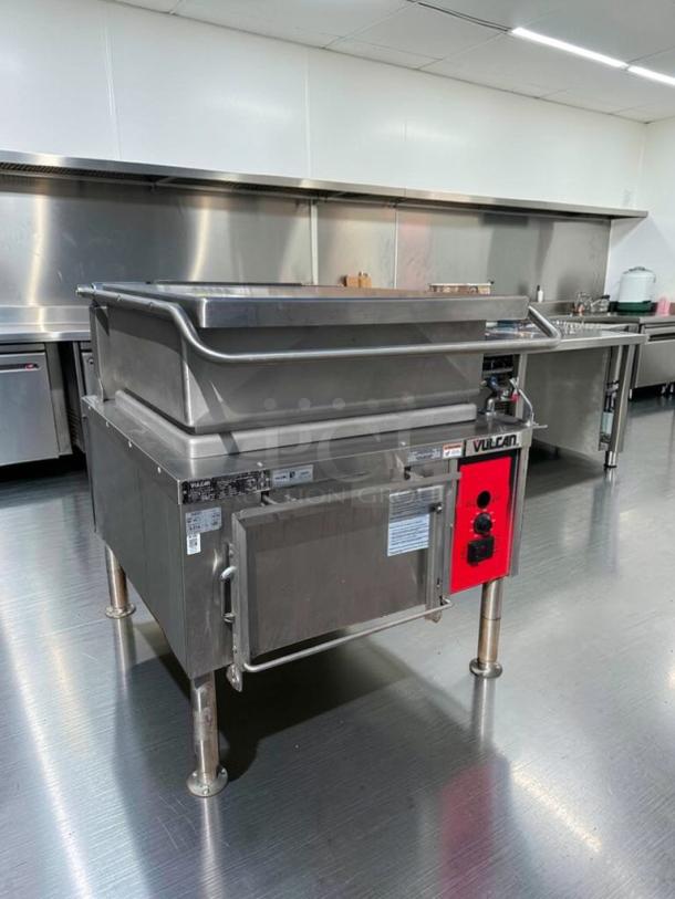 Vulcan VG30-NAT 30-gallon gas tilt skillet, stainless steel, 90,000 BTU, in outstanding condition, fully operational, model tags visible.