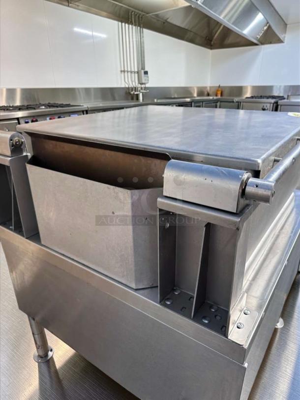 Vulcan VG30-NAT, 30-gallon gas tilt skillet, outstanding condition, 90,000 BTU, commercial kitchen setting.