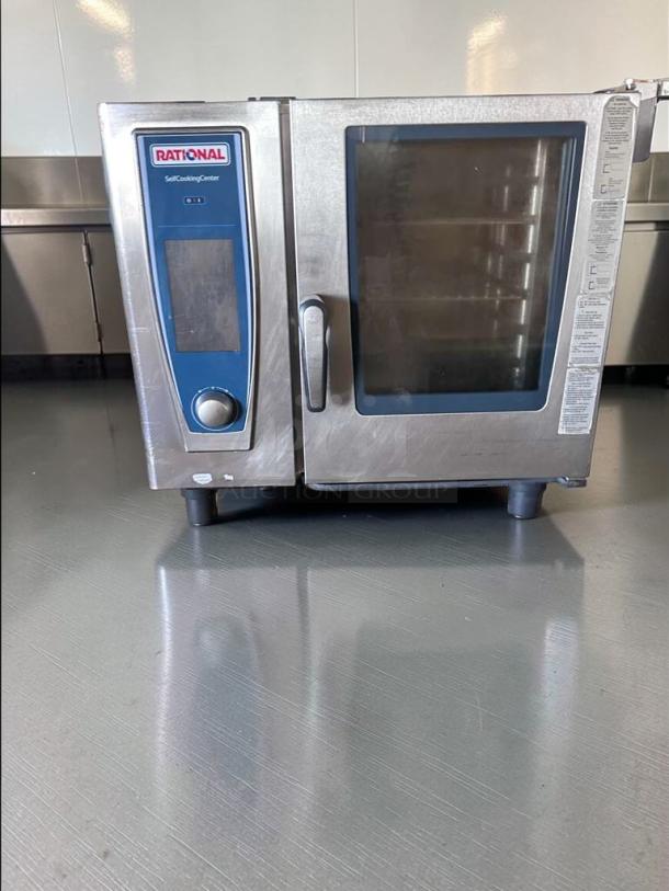 Elite condition Rational SelfCookingCenter combi oven, 6 pan capacity, digital controls, fully tested. Model RAT-L-OVN-0704.