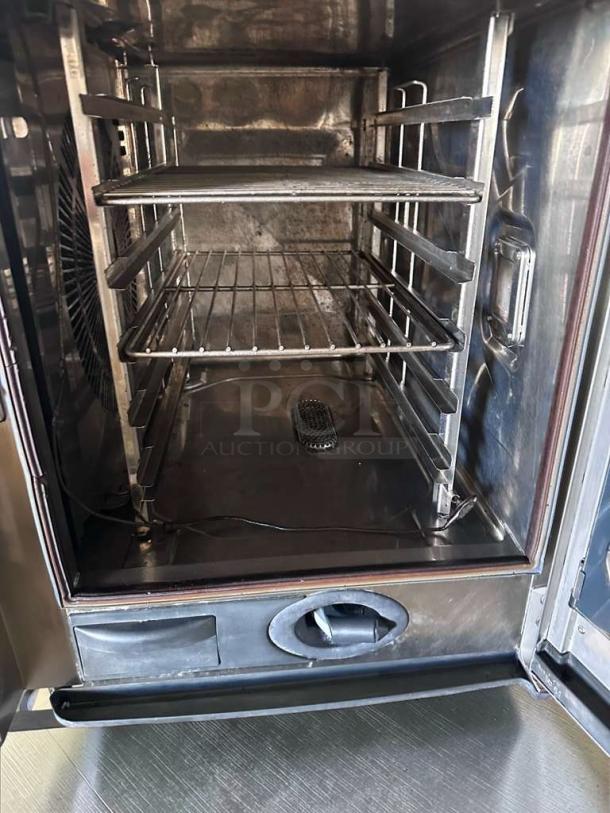 Rational SelfCookingCenter commercial combi oven, 6-pan capacity, digital controls, elite condition, fully operational.