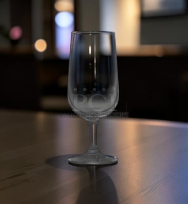 Prime condition Anchor Hocking Excellency 2942M beer glass, 10 oz, commercial stemware, ideal for restaurants and bars.