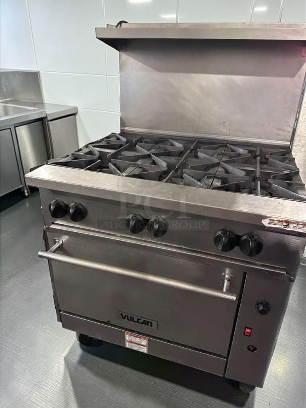 Vulcan 36C-6B Gas Range, 36 inch, 6 burners, convection oven, stainless steel, excellent condition, fully tested, model VUL-L-RNG-0747.