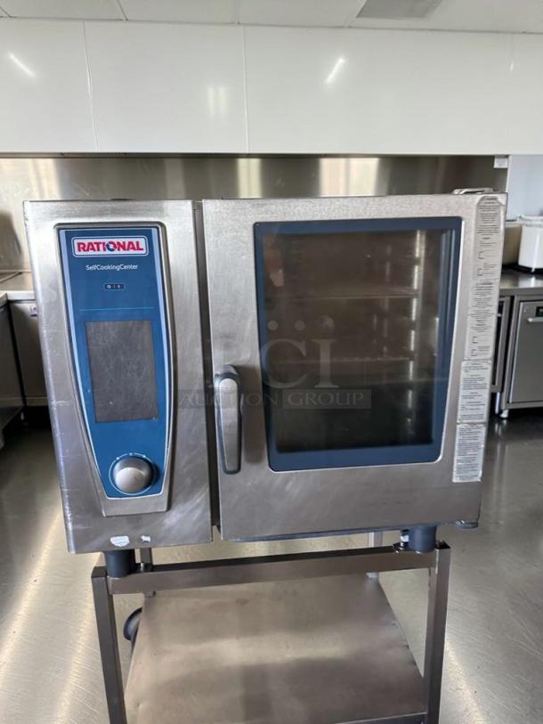Elite condition Rational SelfCookingCenter combi oven, 6 pan capacity, digital controls, fully tested, model RAT-L-OVN-0704.