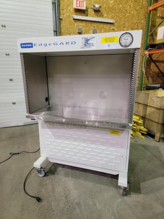 Baker EdgeGARD EG4252 clean bench, ISO Class 5, stainless steel surface, Sensocon gauge, fluorescent lighting, casters.