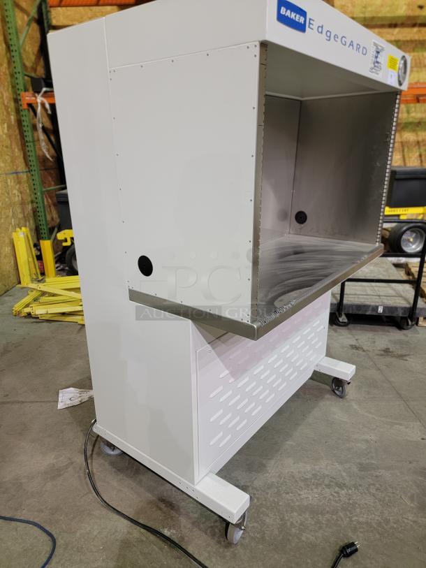 Baker EdgeGARD EG4252 clean bench with stainless steel work surface, Sensocon pressure gauge, and mounted on casters.