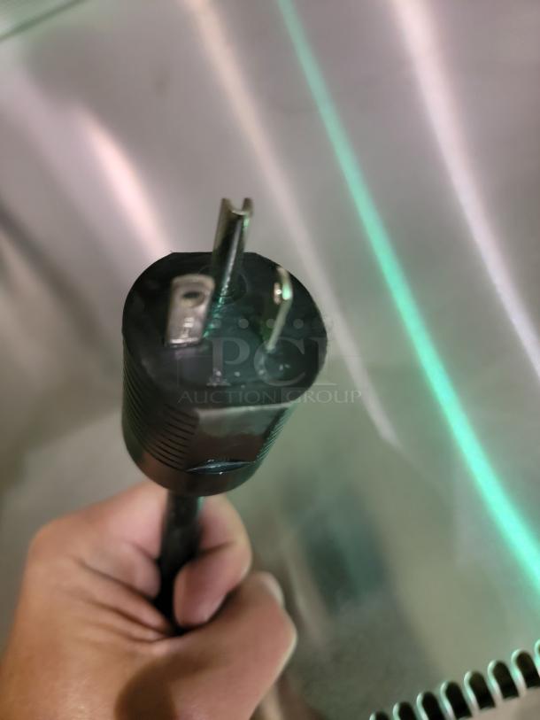 Close-up of a power plug belonging to the Baker EdgeGARD EG4252 clean bench, highlighting its electrical connection.