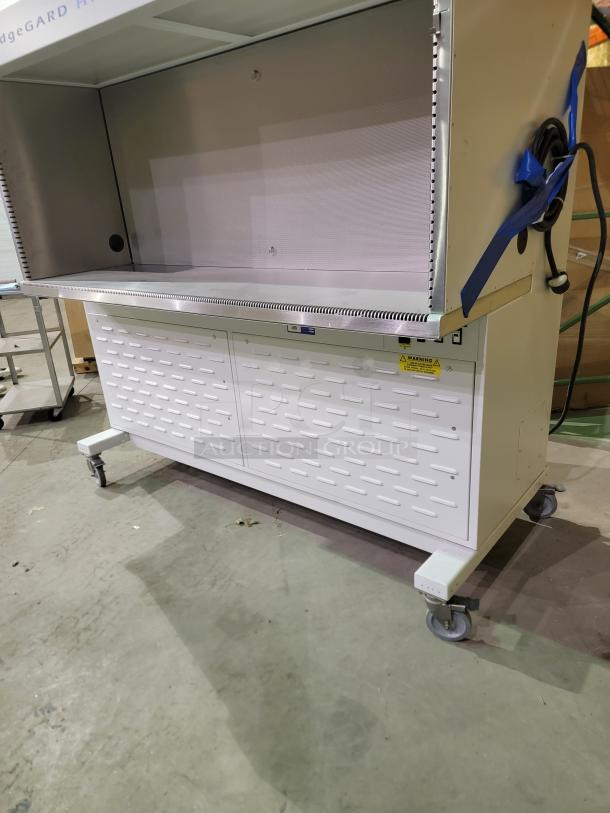 The Baker Company EdgeGard HF SG6252 clean bench, stainless steel, HEPA filtration, 2018 model, with integrated lighting and GFCI.