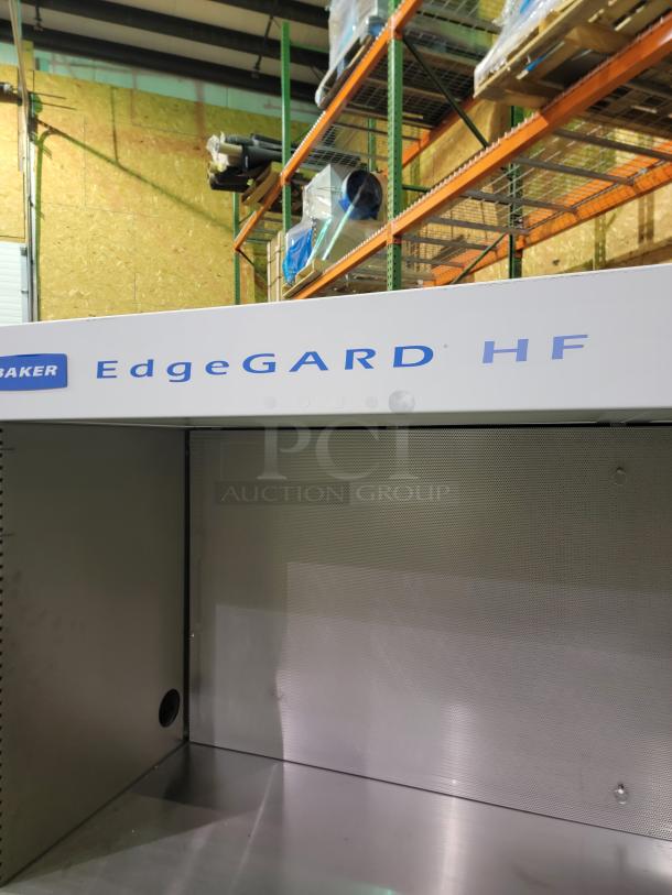 Baker EdgeGARD HF SG6252 clean bench, 2018 model, stainless steel work surface, HEPA filtration, fluorescent lighting.