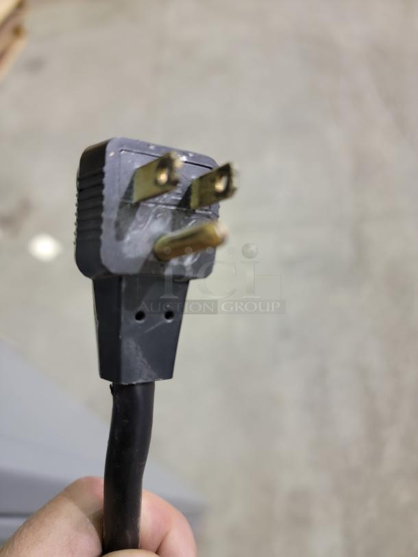 Power plug for Fox Compactors Model 2430, showcasing standard 115/230V connection, essential for operation.