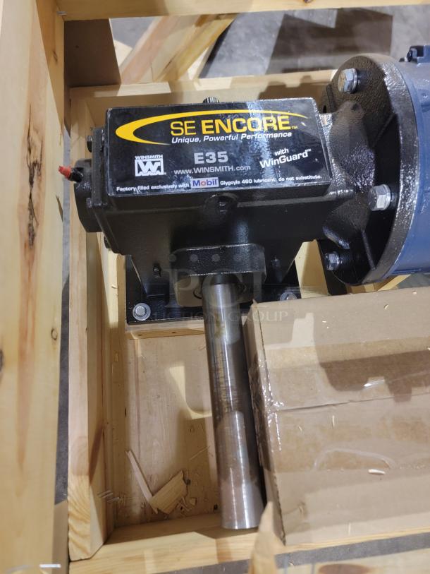 Winsmith SE Encore E35 speed reducer with label, featuring WinGuard coating and factory-filled Mobil Glygoyle 460 lubricant.