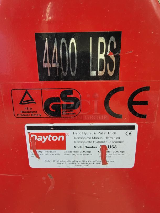 DAYTON 39U68 hand hydraulic pallet truck label showing 4400 lbs capacity and safety certifications.