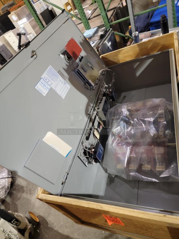 *NEW* Russelectric Model 2000 Automatic Transfer Switch, pristine condition, original packaging, includes documentation and keys.