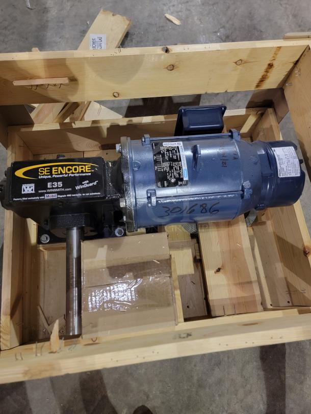 *NEW* Winsmith SE Encore E35 with Marathon Globetrotter 3-HP motor in crate. Features WinGuard coating, Mobil Glygoyle 460 lubricant, and Stearns 1056 brake.