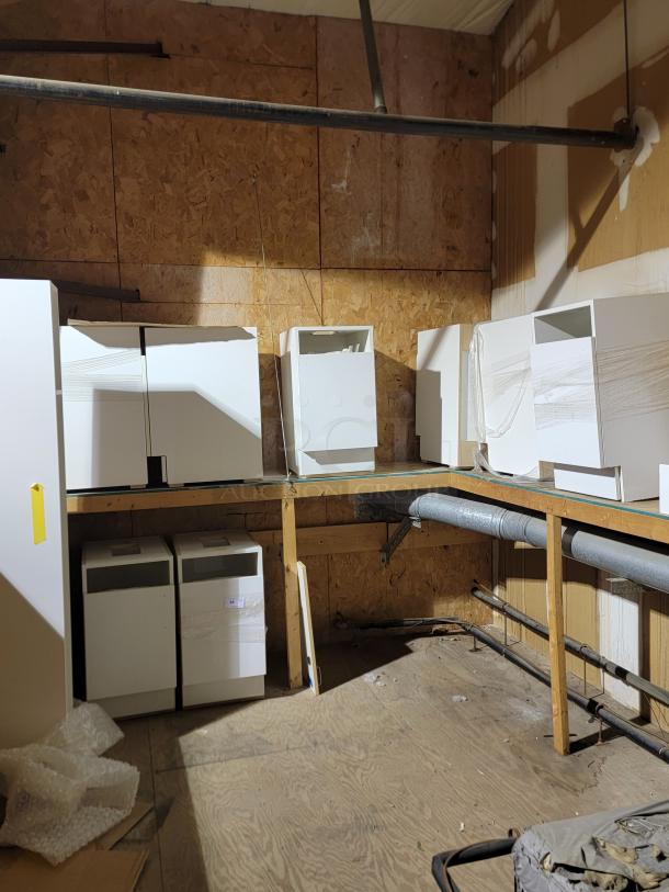 *NEW* Metro Lionville & Corian bulk inventory of high-density cabinets and Glacier White sinks. Premium condition, ML&C make.