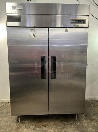 GREEN WORLD TURBO AIR GST-40DR commercial fridge, 2 solid doors, digital controls, stainless steel, used condition.