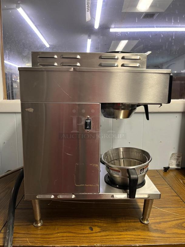 BUNN AXIOM 2/2 coffee brewer, stainless steel, two upper and two lower warmers, used condition, visible power switch.