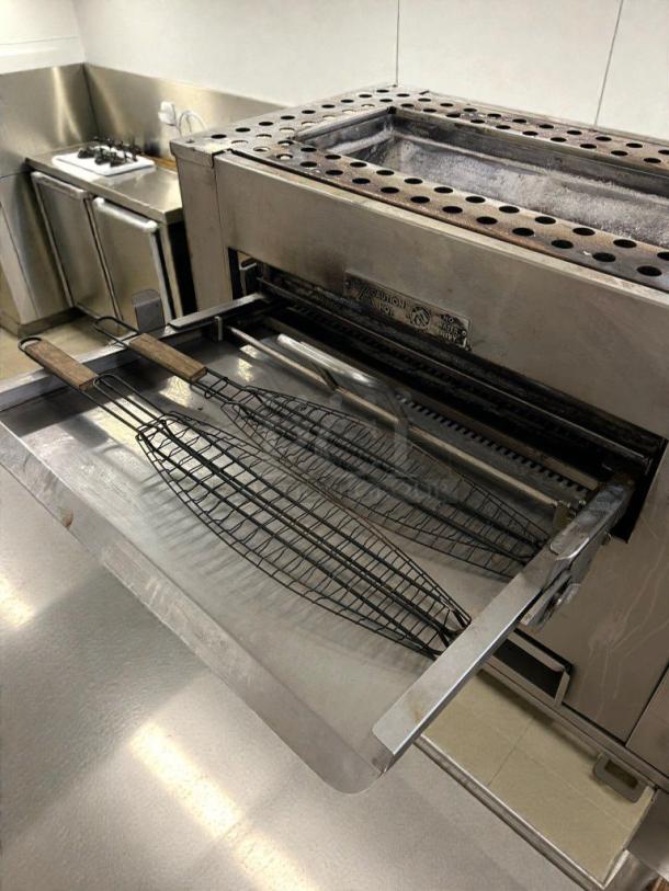 Duke Electric Conveyor Broiler Oven in immaculate condition. High-capacity, fully tested, Model DUK-L-BROIL-0527.
