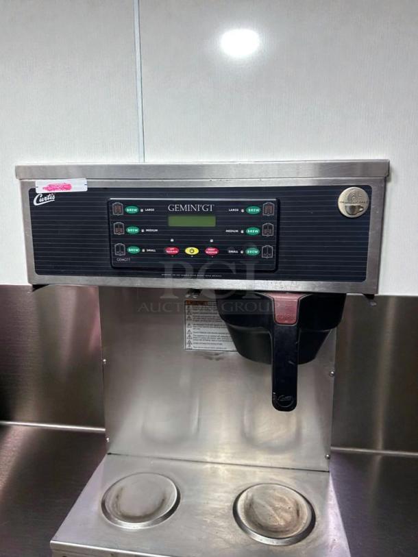 Wilbur Curtis Gemini Twin Coffee Brewer, model GEMTS10A1000, UL & NSF listed, commercial grade, 220V, excellent condition.