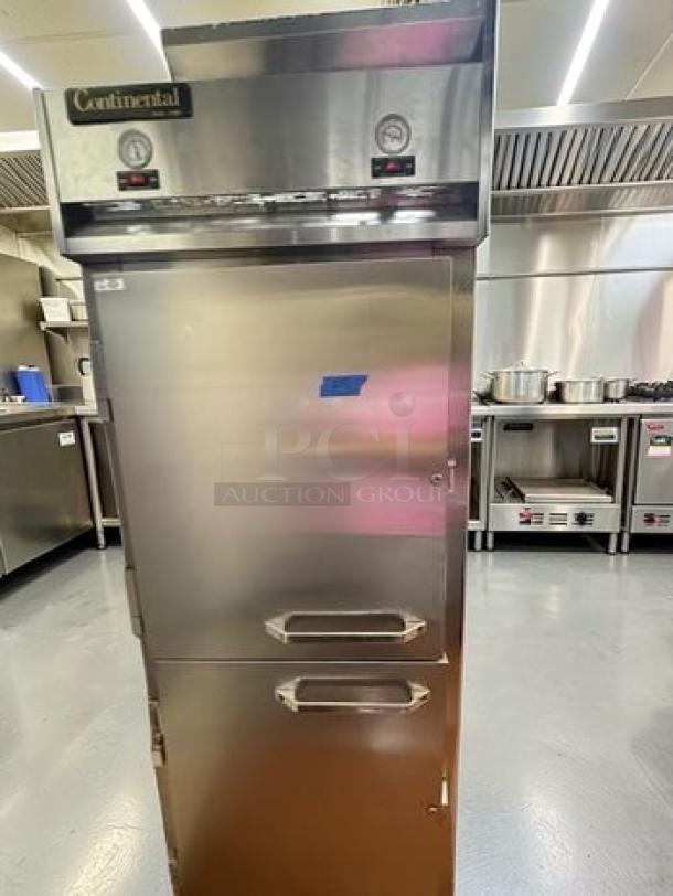 Continental D1RFESNSAHD dual temp reach-in refrigerator/freezer in stainless steel, immaculate condition, fully operational, 115V.