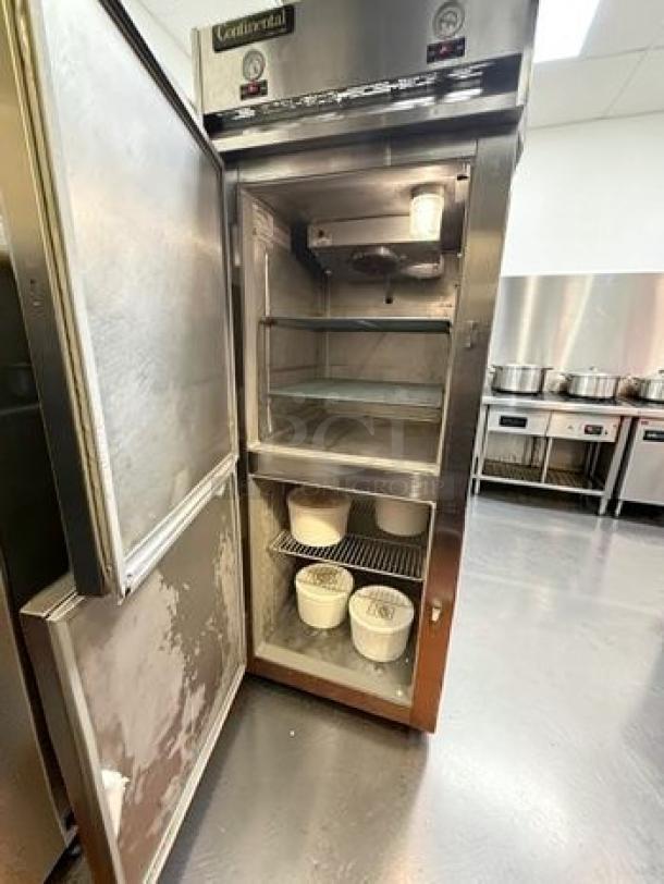 Continental D1RFESNSAHD reach-in refrigerator/freezer, stainless steel, dual temp, single section, excellent condition, 115V, tested.