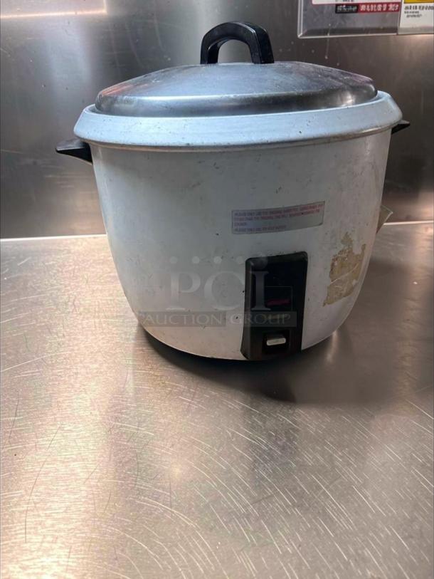 Thunder Group SEJ-50000 commercial rice cooker, large capacity, 120V, NSF & UL listed, minor exterior wear.