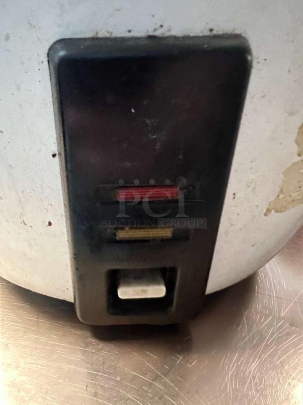 Thunder Group SEJ-50000 commercial rice cooker, large capacity, outstanding condition, NSF & UL listed, fully operational.