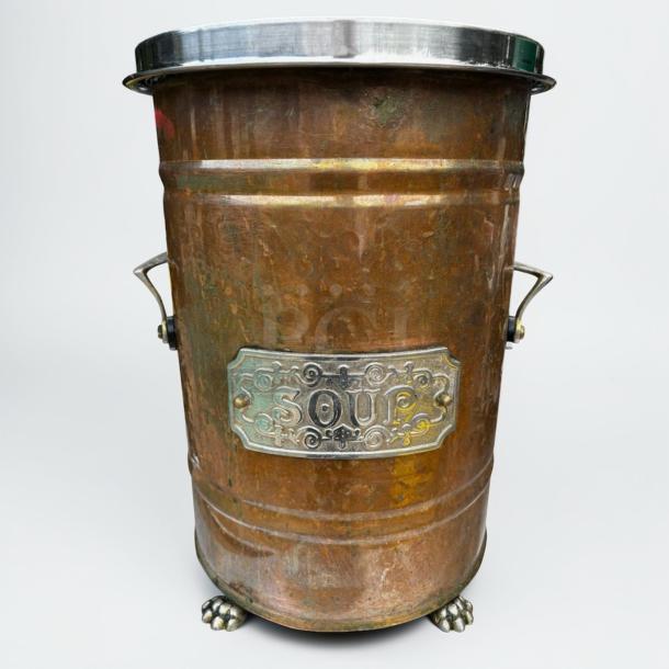 Vintage copper soup kettle with decorative "SOUP" plaque, in outstanding condition. Fully inspected, ready for use. Model OAS-M-SUP-0651.