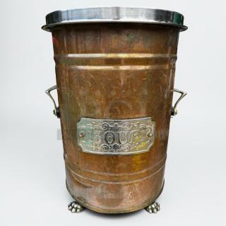 Vintage copper soup kettle with decorative "SOUP" plaque, in outstanding condition. Fully inspected, ready for use. Model OAS-M-SUP-0651.