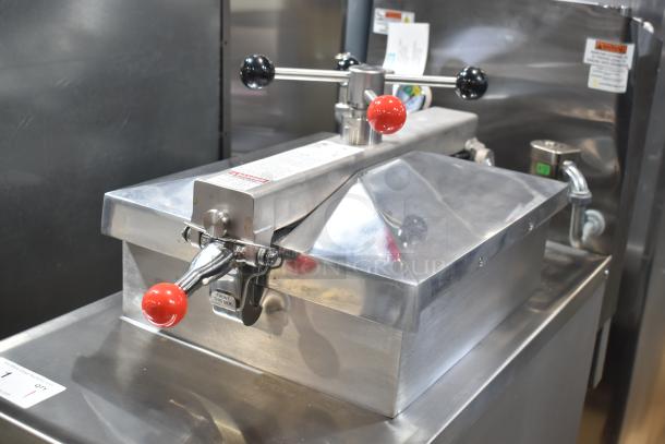 Brand new 2026 Henny Penny 500 Electric Pressure Fryer, commercial casters, 220-240V, 1 Phase, minor scratches.