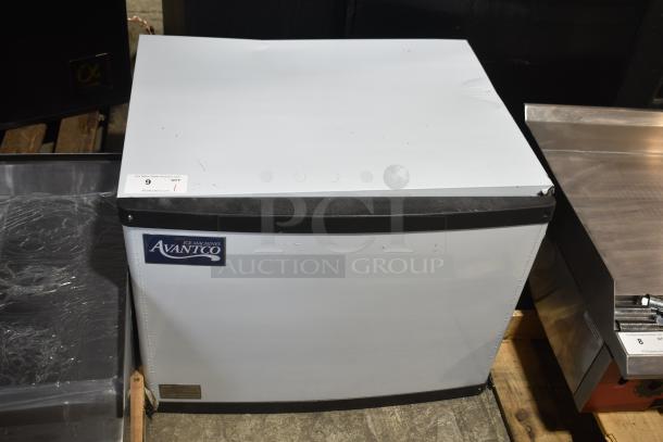 Brand new 2025 Avantco 194MCF530A commercial ice machine, 497 lb capacity, with minor scratches and dents.
